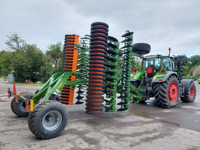 Tillage  AMAZONE Catros+ 03-2TS Photo